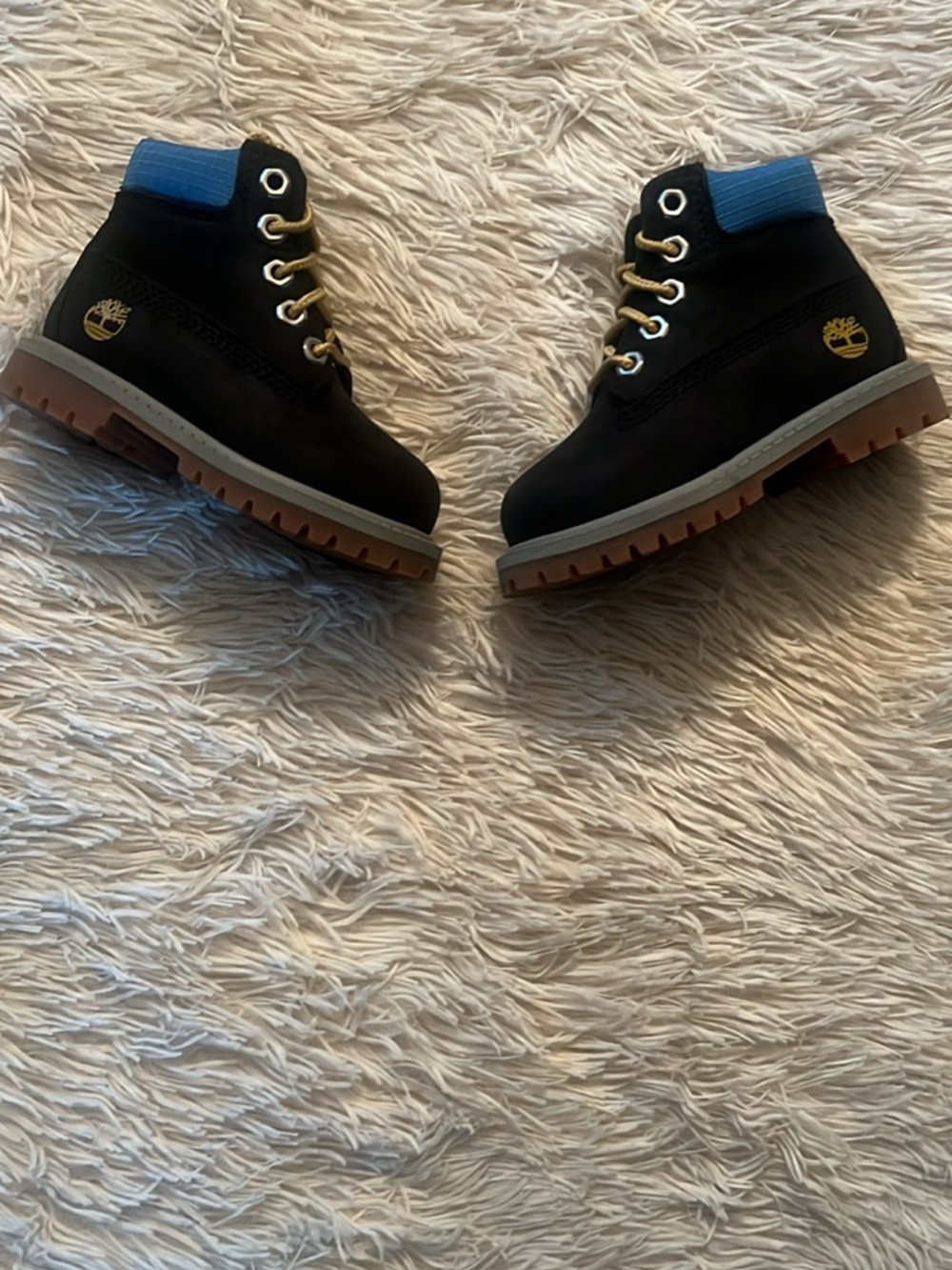 BRAND NEW Timberland Kids Black Boots with Blue Collar
